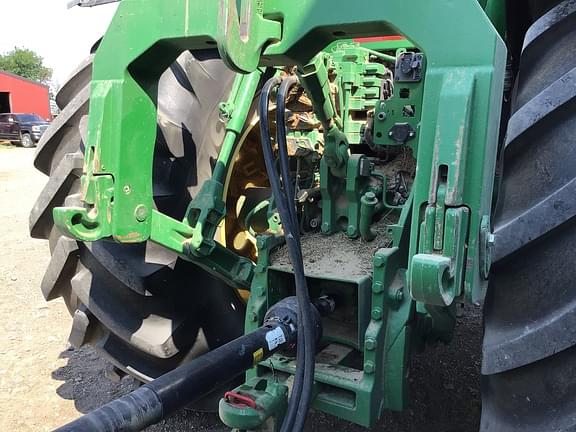 Image of John Deere 8370R equipment image 4