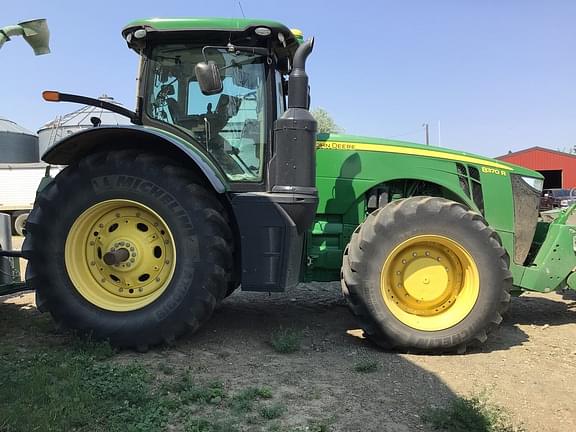 Image of John Deere 8370R equipment image 1