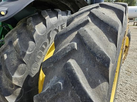 Image of John Deere 8370R equipment image 4