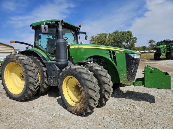 Image of John Deere 8370R equipment image 1