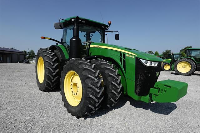 Image of John Deere 8370R equipment image 1