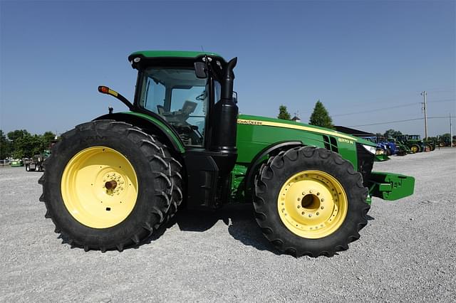 Image of John Deere 8370R equipment image 3