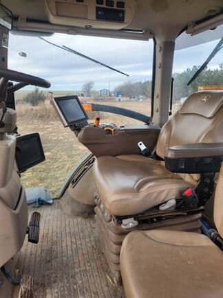 Image of John Deere 8370R equipment image 4