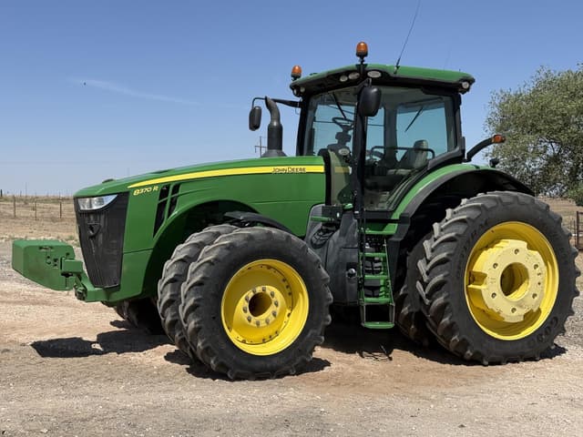 Image of John Deere 8370R equipment image 1