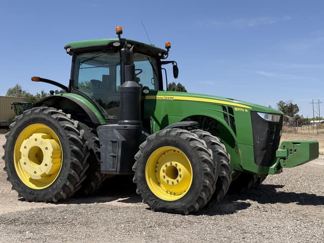 Image of John Deere 8370R equipment image 4