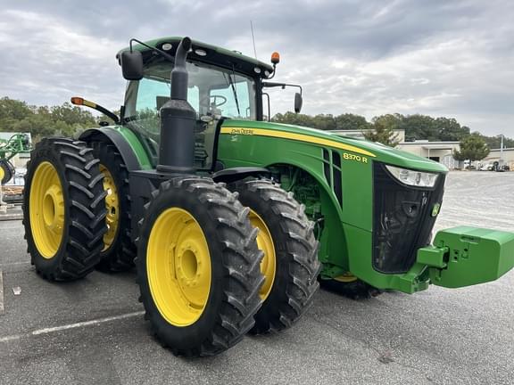 Image of John Deere 8370R equipment image 2