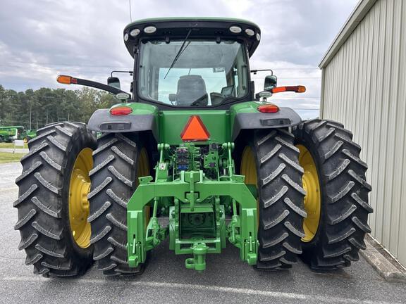 Image of John Deere 8370R equipment image 1
