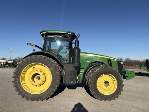Image of John Deere 8370R equipment image 2