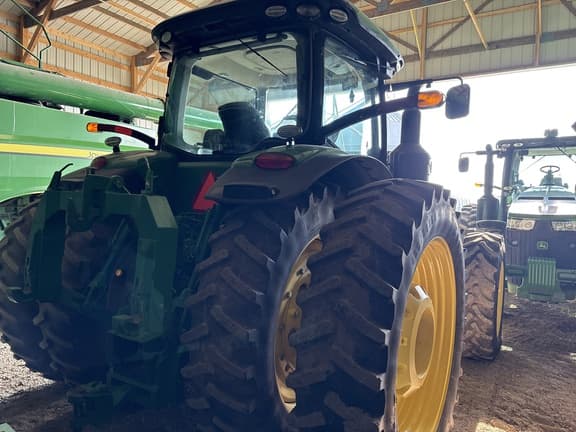 Image of John Deere 8370R equipment image 2