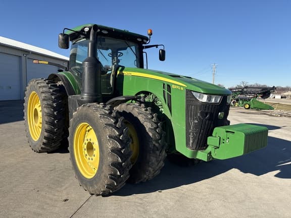 Image of John Deere 8370R equipment image 3