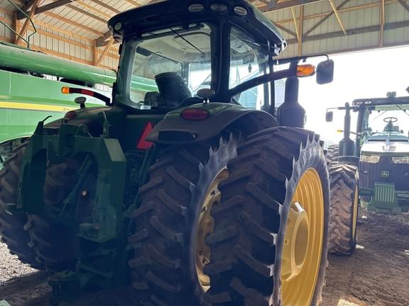 Image of John Deere 8370R equipment image 2