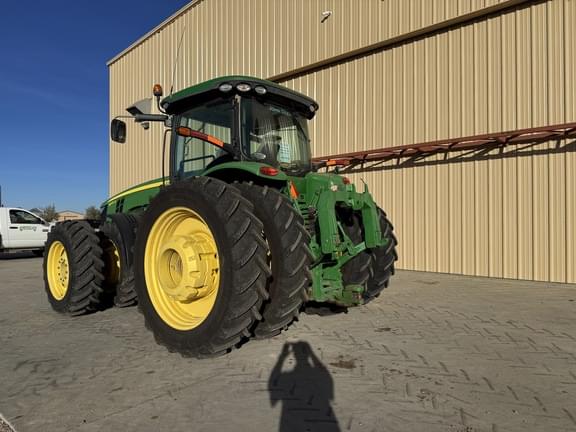 Image of John Deere 8370R equipment image 2