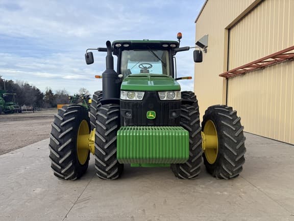 Image of John Deere 8370R equipment image 3