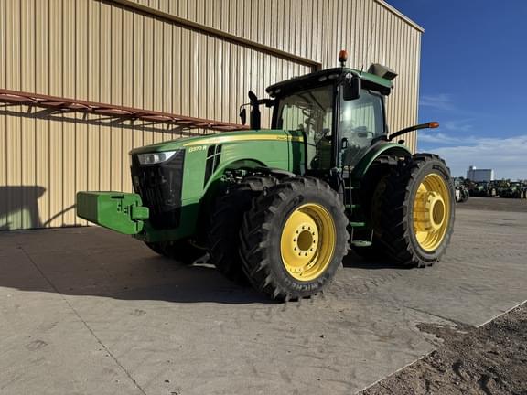 Image of John Deere 8370R equipment image 1