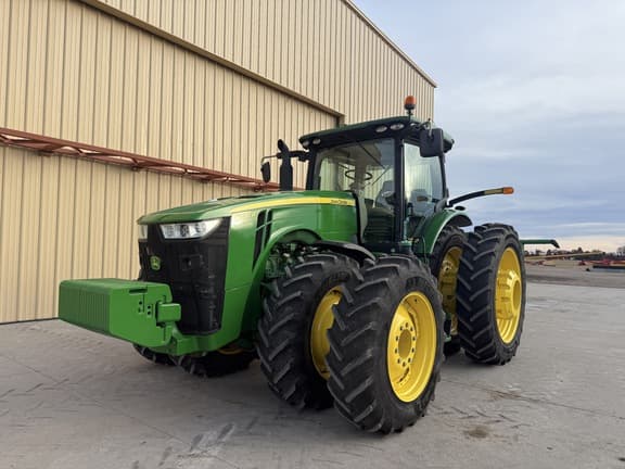 Image of John Deere 8370R equipment image 1