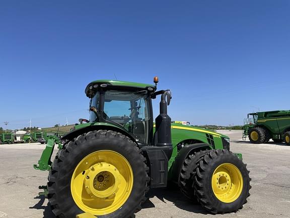 Image of John Deere 8370R equipment image 4