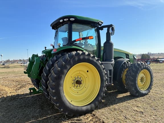 Image of John Deere 8370R equipment image 4