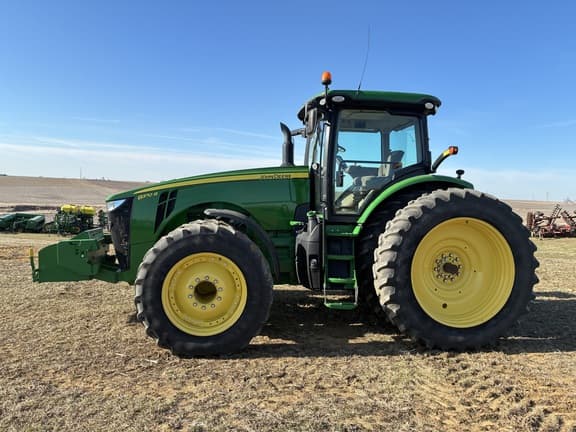 Image of John Deere 8370R equipment image 1