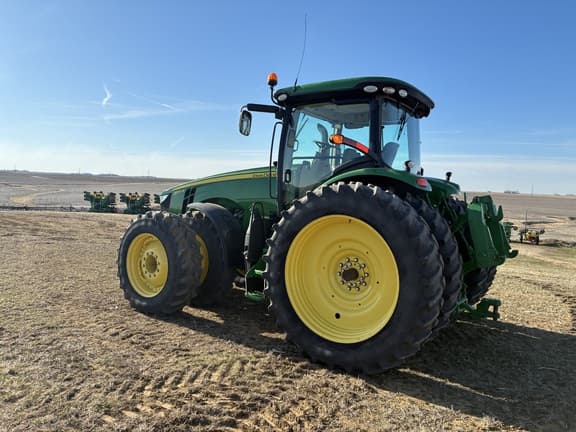 Image of John Deere 8370R equipment image 2