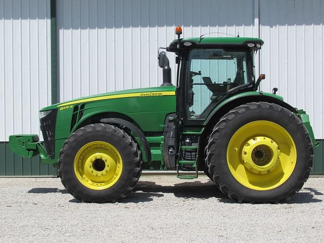 Image of John Deere 8370R equipment image 1