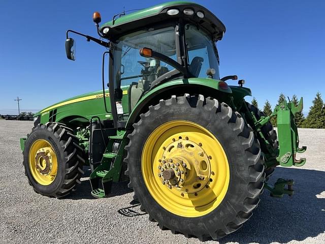 Image of John Deere 8370R equipment image 4