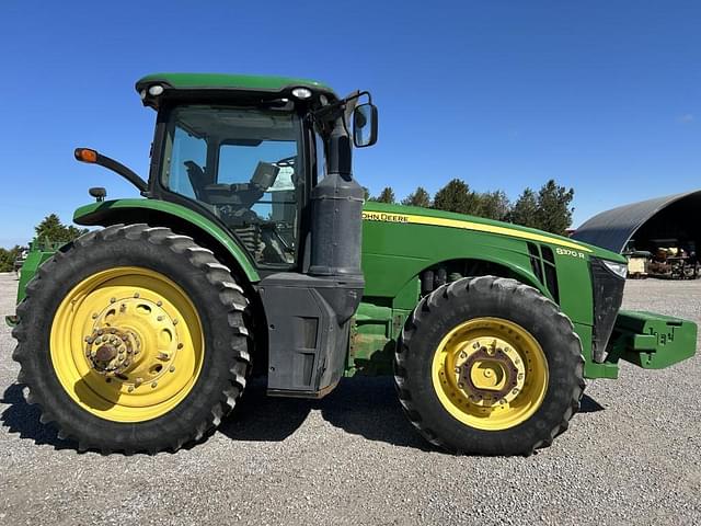 Image of John Deere 8370R equipment image 3