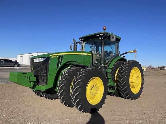 Image of John Deere 8370R equipment image 1