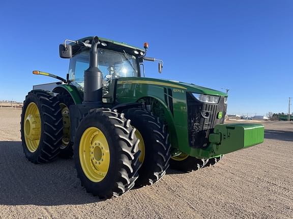 Image of John Deere 8370R equipment image 3