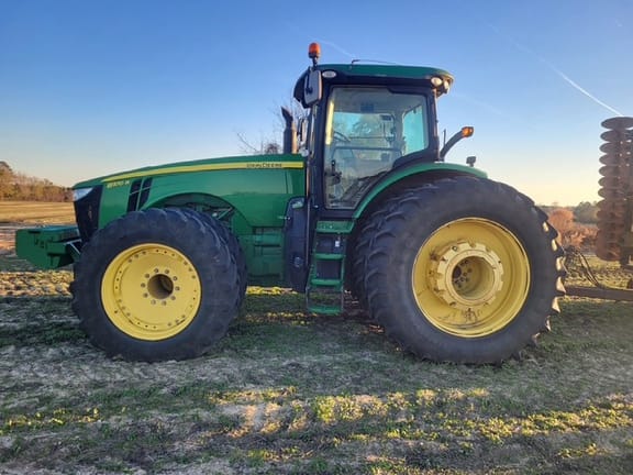 2014 John Deere 8370R Equipment Image0