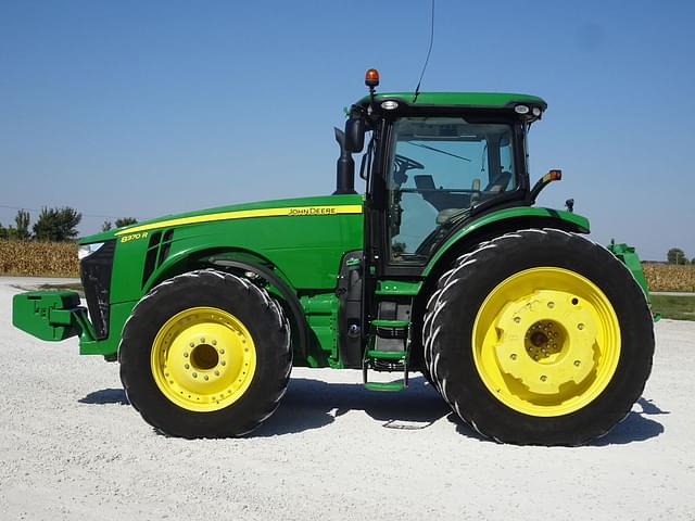 Image of John Deere 8370R equipment image 2