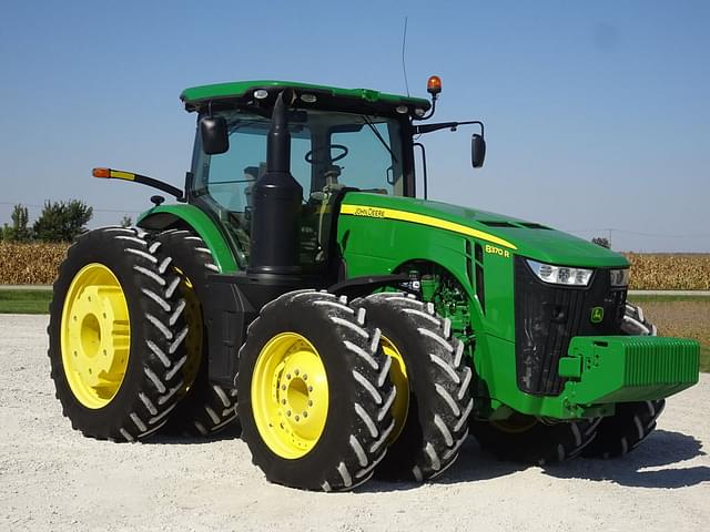 Image of John Deere 8370R equipment image 1