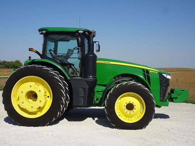 Image of John Deere 8370R equipment image 3