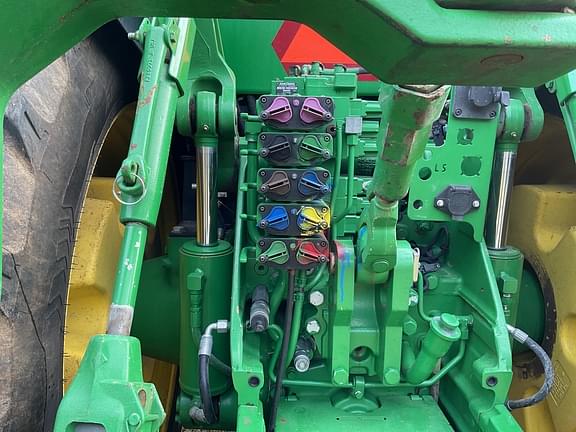 Image of John Deere 8370R equipment image 3