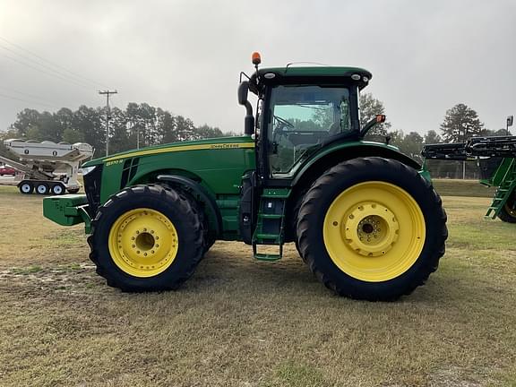 Image of John Deere 8370R equipment image 1