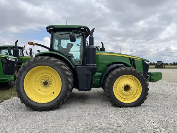Image of John Deere 8370R equipment image 3