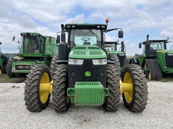Image of John Deere 8370R equipment image 1
