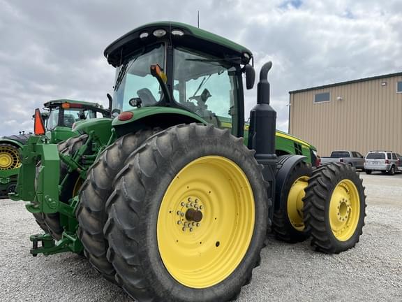 Image of John Deere 8370R equipment image 4
