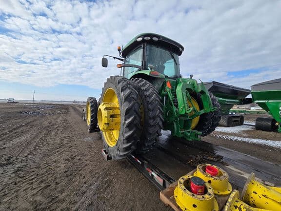 Image of John Deere 8370R equipment image 1