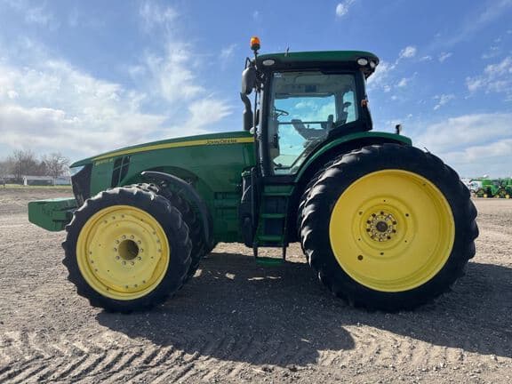 Image of John Deere 8370R equipment image 1