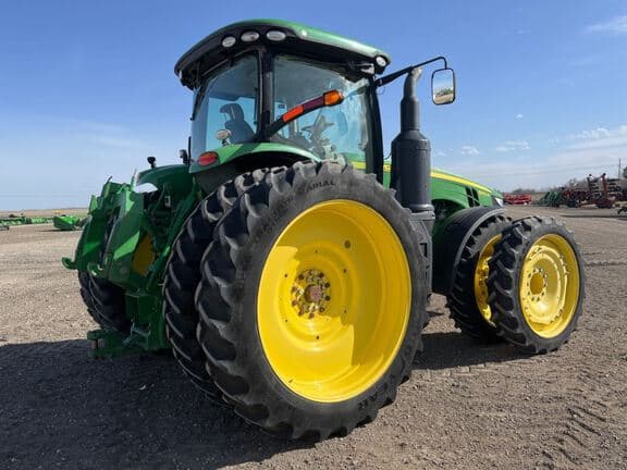 Image of John Deere 8370R equipment image 4
