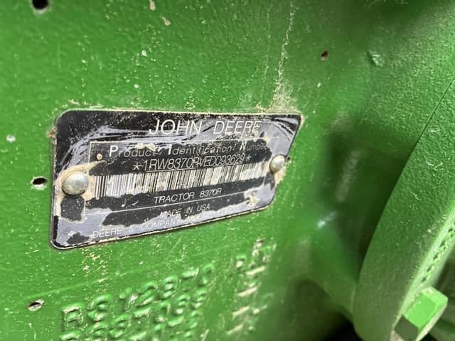 Image of John Deere 8370R equipment image 1
