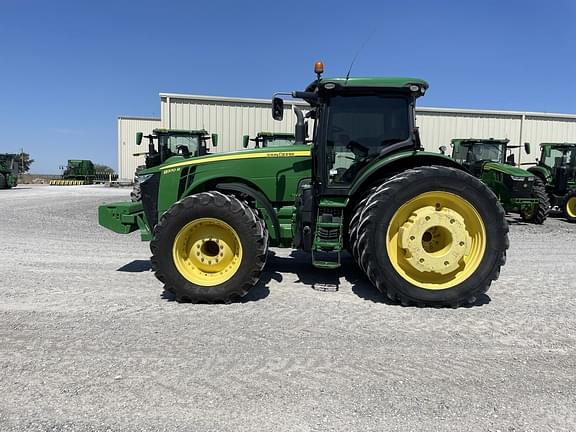 Image of John Deere 8370R equipment image 1