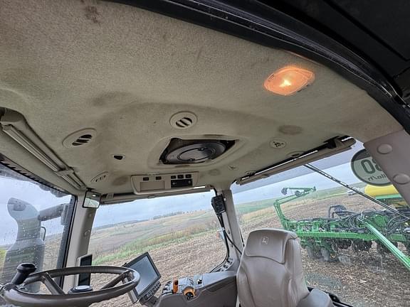 Image of John Deere 8370R equipment image 3