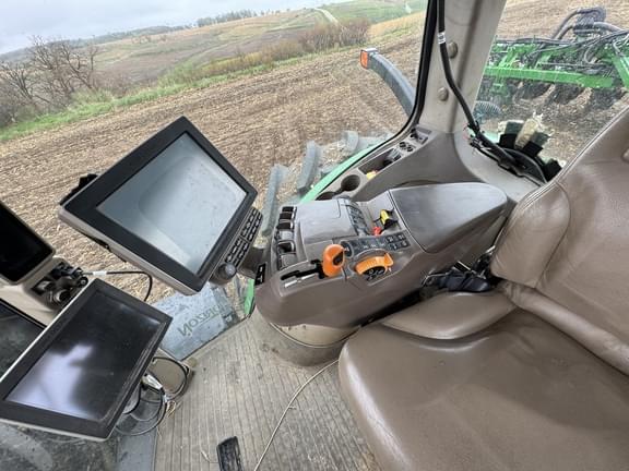 Image of John Deere 8370R equipment image 1