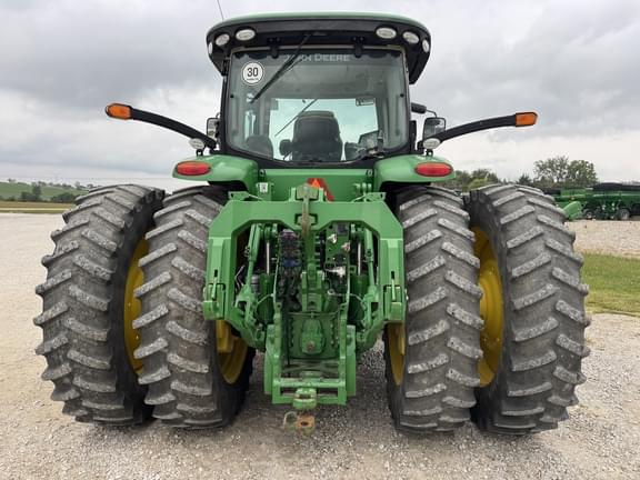 Image of John Deere 8370R equipment image 4