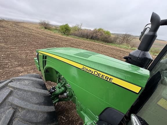 Image of John Deere 8370R equipment image 1