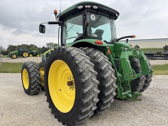 Image of John Deere 8370R equipment image 2