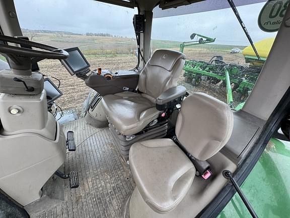 Image of John Deere 8370R equipment image 4