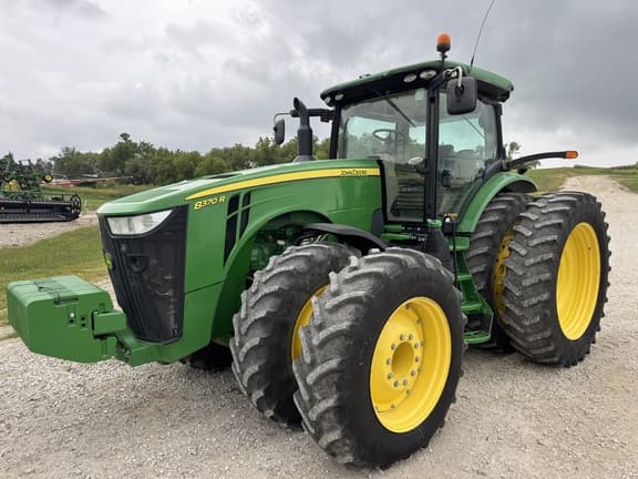 Image of John Deere 8370R equipment image 1