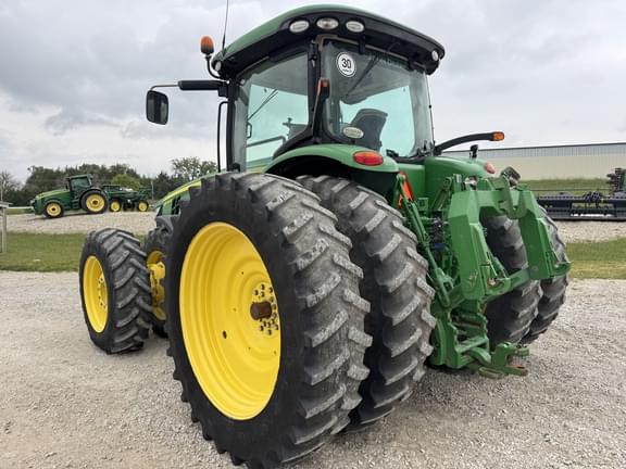 Image of John Deere 8370R equipment image 2